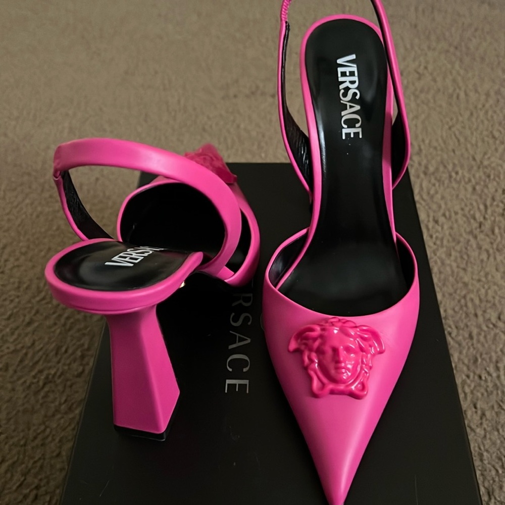 Authentic Versace La Medusa Leather slingback, Size 40 EU, 10 US